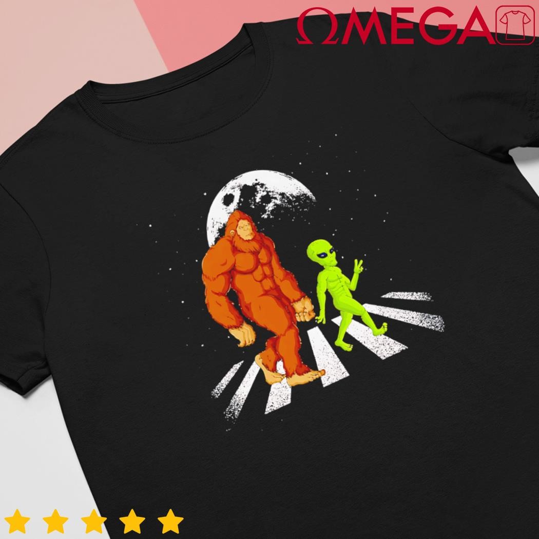 Bigfoot Alien Moon Sasquatch Ufo Space shirt